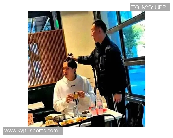 刘维伟自带剪刀为杨瀚森打造30美元理发馆的独特体验